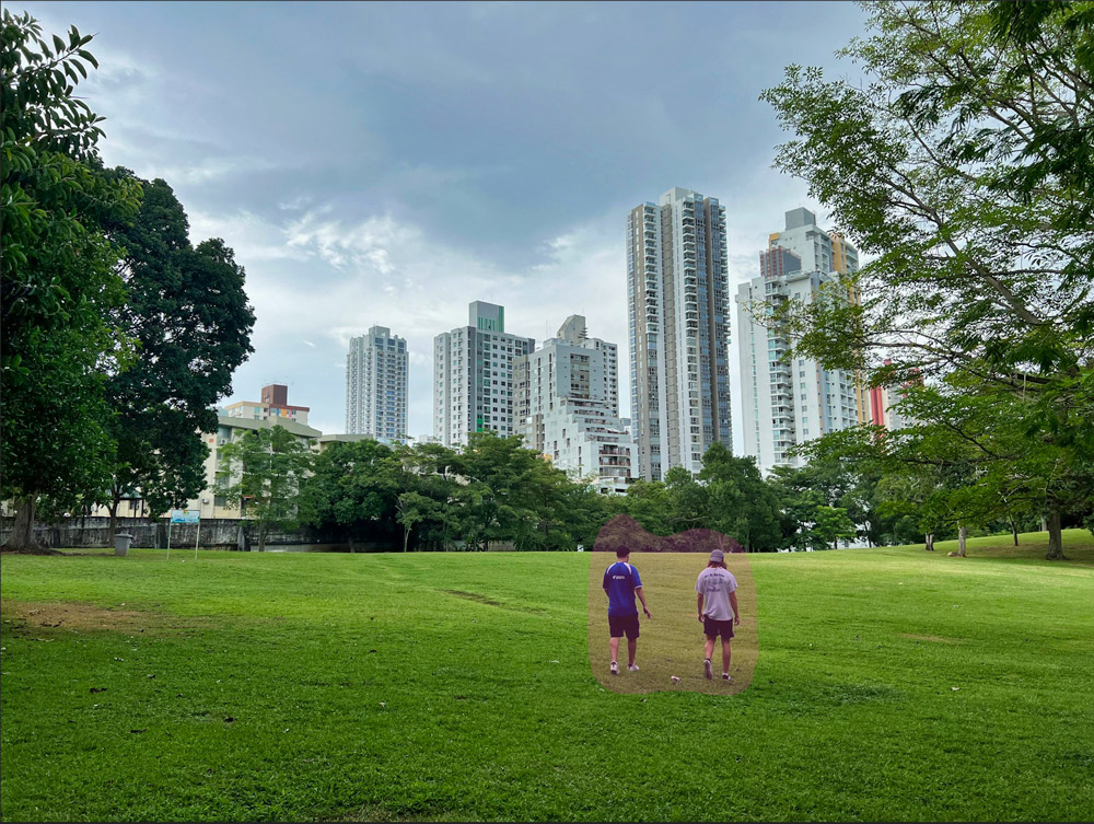 Photoshopの削除ツールで人物をなぞって削除している画面