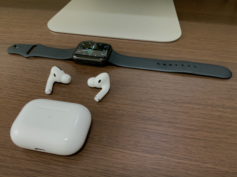 Apple Watch series5とAirPods Pro